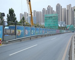施工工地圍擋選取采購有什么講究嗎？旭東鋼構(gòu)廠家告訴你